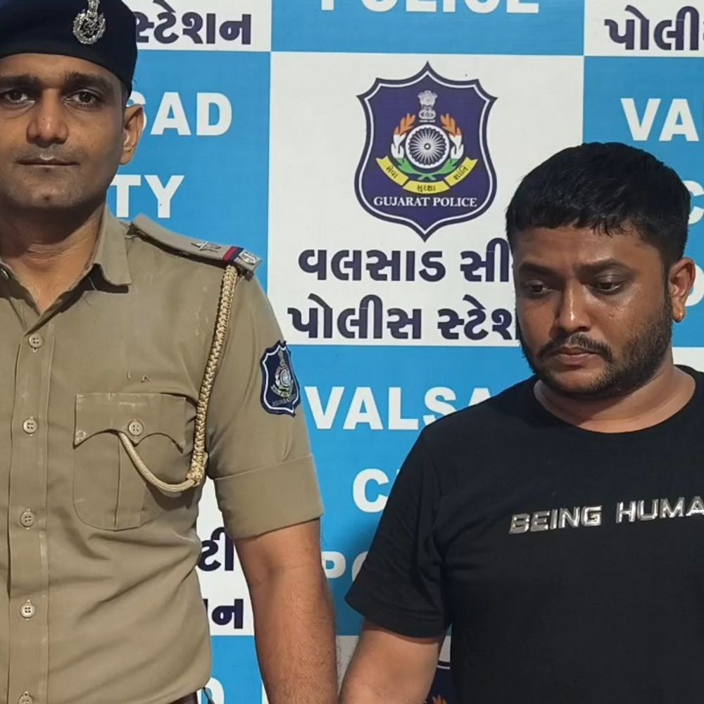 વલસાડમાં કાર લોનના નામે રૂ. 15 લાખની છેતરપિંડી:બોગસ દસ્તાવેજોથી હાઇપોથેકેશન દૂર કરી કાર ત્રીજા વ્યક્તિને વેચી મારી, પોલીસે એક યુવકને ઝડપ્યો