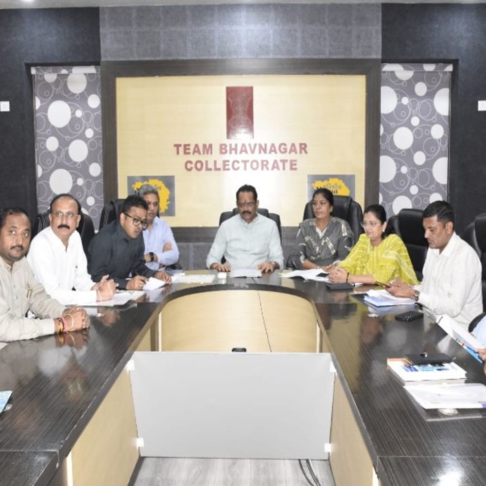 'હર ઘર તિરંગા' અભિયાનના આયોજન અંગે બેઠક યોજાઈ:દરેક ઘર પર તિરંગો લહેરાવી રાષ્ટ્રગૌરવની ભાવનાને વધુ પ્રબળ બનાવવા કૃષિ મંત્રીનો અનુરોધ