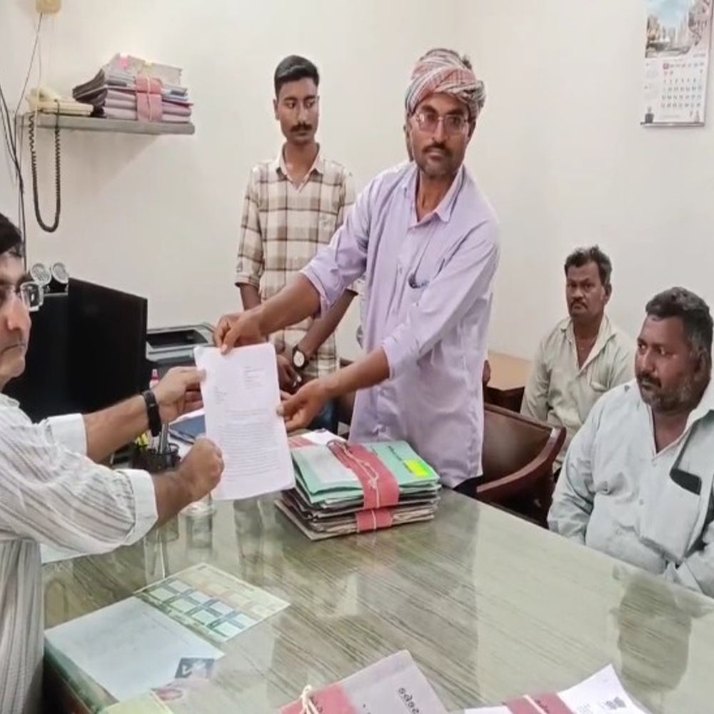 શેત્રુંજી નદીમાં ઊંડા ખાડાઓ, કાંઠાનું ધોવાણ અને પશુધન જોખમમાં:ગેરકાયદે ખનન સામે રોષ, ભાવનગર કલેક્ટરને આવેદનપત્ર; ગાંધીનગર સુધી લડતની ચીમકી