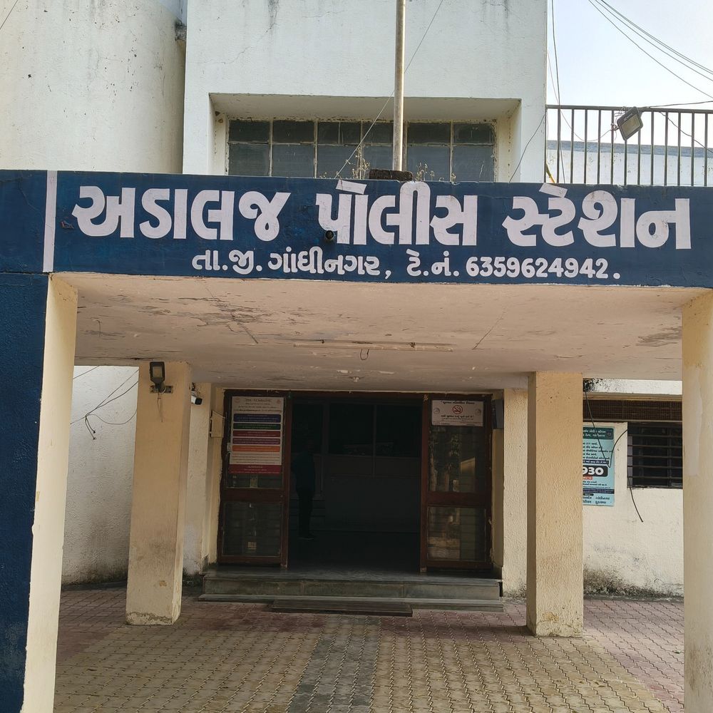 ઓસ્ટ્રેલિયા જતા પહેલાં જ વૃદ્ધ દંપતી લૂંટાયું:શેરથા નજીક ઈકો ગાડીમા નજર ચૂકવી 8.69 લાખના દાગીના સેરવી ગઠિયાઓ ફરાર, પુત્રીના ઘરે દાગીના મુકવા જતા હતા