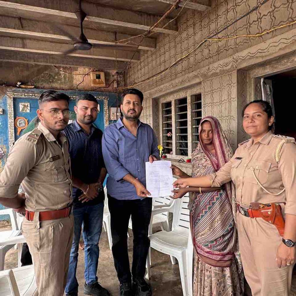 અમરેલીમાં સિંહ હુમલાના મૃતકના પરિવારને સહાય:જાફરાબાદના ભરતભાઈ બારૈયાના પરિવારને ₹10 લાખ ચૂકવાયા; ધારાસભ્ય હીરાભાઈ સોલંકીએ વનમંત્રીને રજૂઆત કરી હતી
