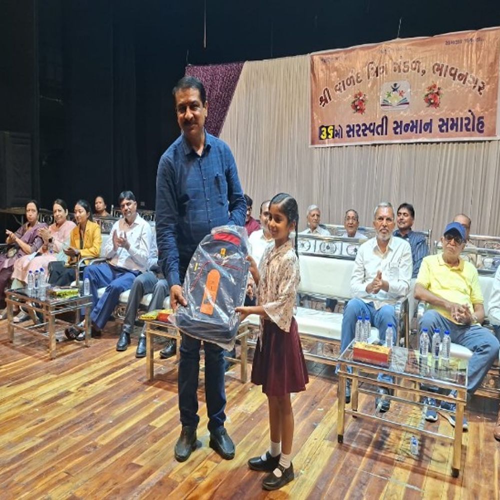 વાળંદ મિત્ર મંડળ દ્વારા 36મો સરસ્વતી સન્માન સમારોહ યોજાયો:વિદ્યાર્થીઓને શિક્ષણ ક્ષેત્રે આગળ વધવા અને લક્ષ્ય પ્રાપ્ત કરવા માટે પ્રેરણા પૂરી પાડી, તેજસ્વી તારલાઓને સન્માનિત કરાયા