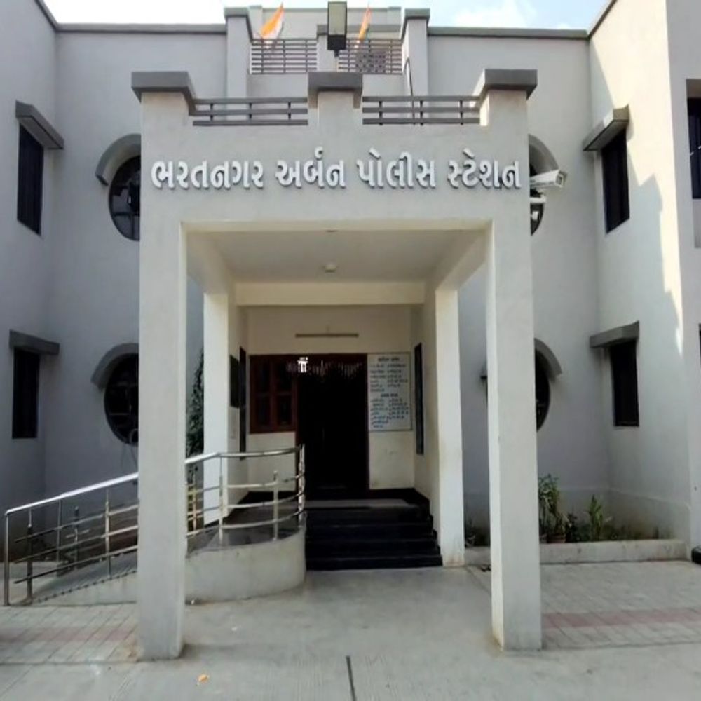 હોટલમાં જમતા સમયે બીજી ડિશ માંગતા હોબાળો:શહેરની સ્કાવયે હોટલના સંચાલક પર શખસનો છરીથી હુમલાનો પ્રયાસ, ચાર સામે ફરિયાદ નોંધાઈ