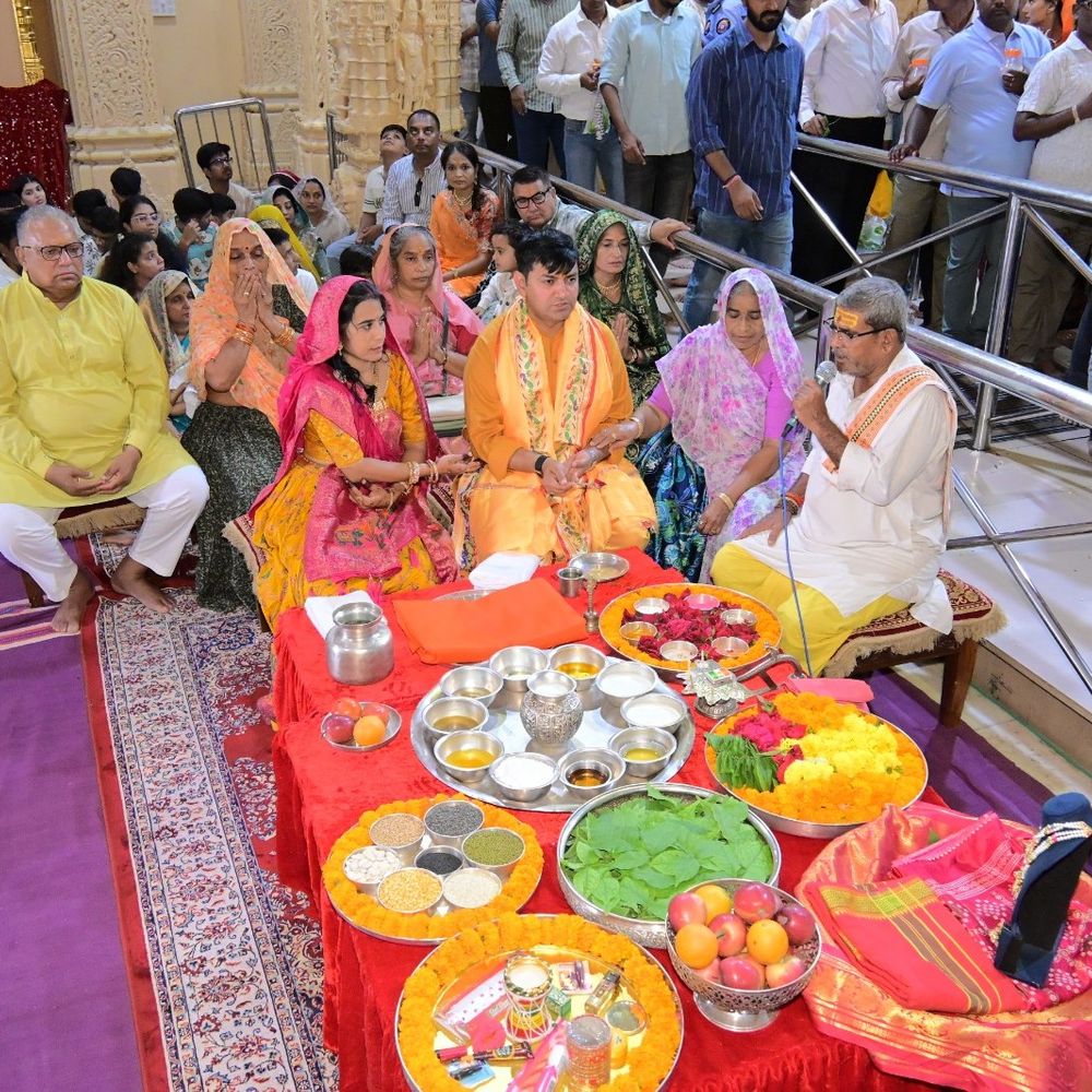 મંત્રી પ્રવીણ માળીએ સોમનાથમાં સ્વાભિમાન મહાપૂજા કરી:પરિવાર સાથે ગૌપૂજન, તીર્થયાત્રી સેવકોનું પણ સન્માન કર્યું