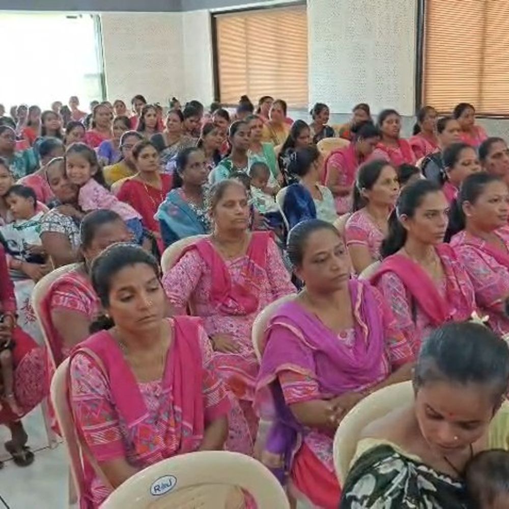 નવસારીમાં 3,800 કુપોષિત બાળકો માટે ઝુંબેશ:સી.આર. પાટીલે સુપોષણ કીટ વિતરણનો પ્રારંભ કરાવ્યો; વિધવા પેન્શનના ફોર્મ અને સુકન્યા સમૃદ્ધિ યોજનાના ખાતા ખોલાવ્યા