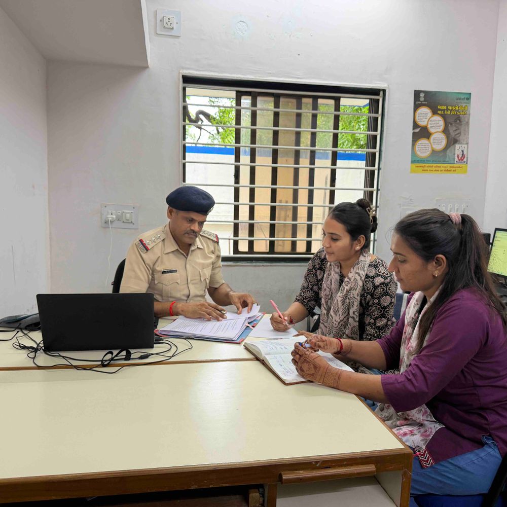 અમરેલીનો 12 વર્ષ જૂનો 14 વર્ષની સગીરાના અપહરણનો કેસ:પોલીસે 1800થી વધુ સોશિયલ મીડિયા એકાઉન્ટ ખોળ્યા, વસ્તી ગણતરીના બહાને ભોગ બનેલી યુવતીને શોધી; આરોપીની ધરપકડ