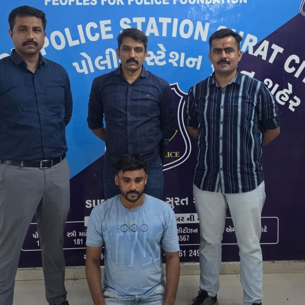 જામીન પરથી ફરાર NDPSનો રીઢો ગુનેગાર આખરે ઝડપાયો:8 મહિનાથી પોલીસને થાપ આપનારા આરોપીને અમરોલી પોલીસે કોસાડ આવાસ ખાતેથી ઝડપ્યો