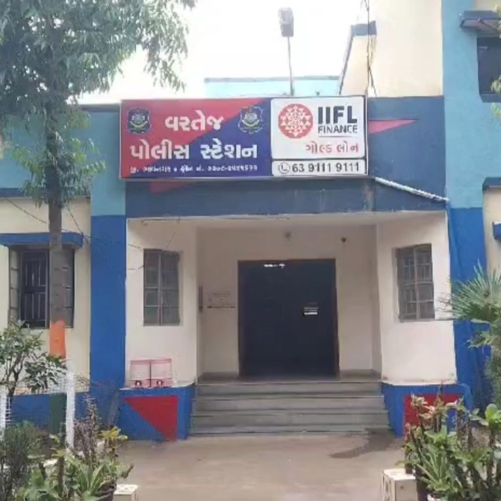 બુધેલમાં પુત્રવધૂને તેડવા આવેલા સુરતના પિતા-પુત્ર સહિત ત્રણ પર હુમલો:બેટ-પાઈપ અને ઢીંકાપાટુથી માર માર્યો, સાળા સહિત ચાર સામે ફરિયાદ