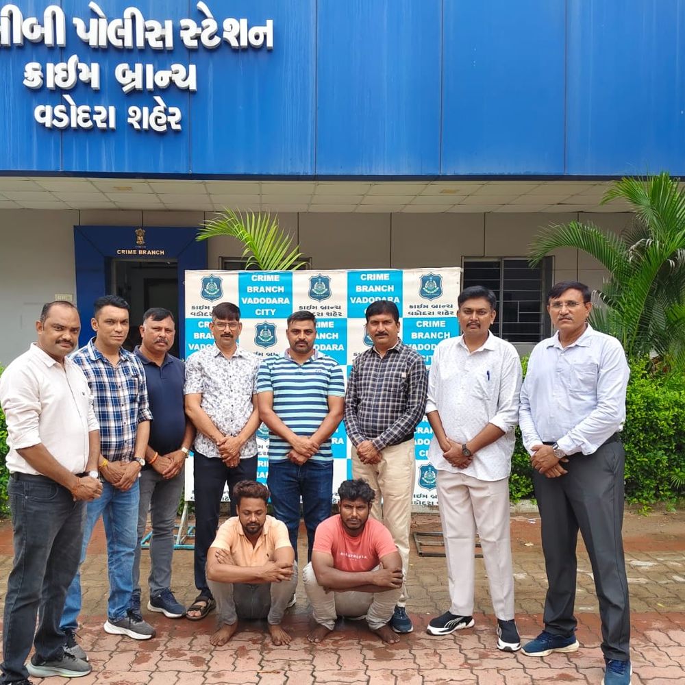 40થી 50 હજાર ફોન કોલ્સ તપાસીને 2 આરોપીને દબોચ્યા:પોલીસ જાપ્તામાંથી ધક્કો મારીને 11 વર્ષથી ફરાર નકલી ચલણી નોટોના બે આરોપી પશ્ચિમ બંગાળ અને મહારાષ્ટ્રમાંથી ઝડપાયા, 2900 કિમી કાપ્યા, વેશપલટો પણ કર્યો