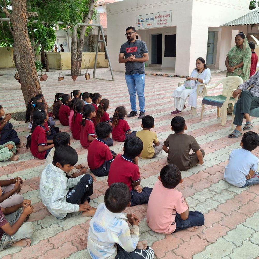 પાનેલી-ગીડચના બાળકોને કૃમિનાશક ગોળીઓ અપાઈ:રાષ્ટ્રીય કૃમિનાશક દિવસની ઉજવણી હેઠળ વિતરણ કરાયું