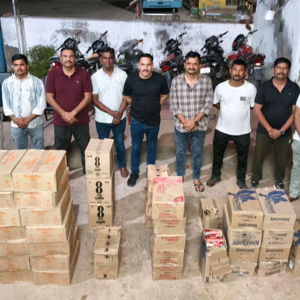 મહેસાણા એલસીબીનો કટોસણમાં દરોડો:4.44 લાખનો વિદેશી દારૂ કબ્જે, ત્રણ સામે ગુનો દાખલ