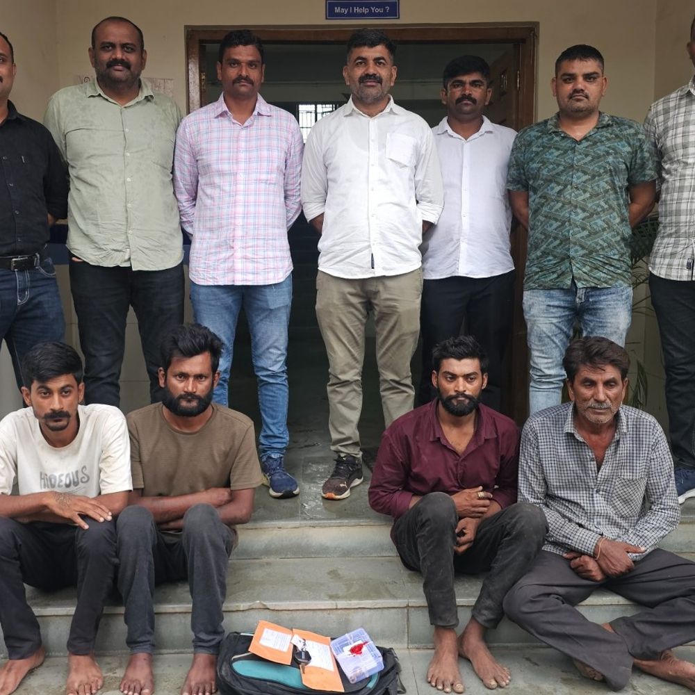 સોનાના દાગીના ચોરતી ટોળકી ઝડપાઈ:ગારીયાધાર-પરવડી રોડ પરથી વૃદ્ધાને બેસાડીને લૂંટ કરી હતી, મહિલા સહિત 5 ઝડપાયા; 3.62 લાખનો મુદામાલ જપ્ત
