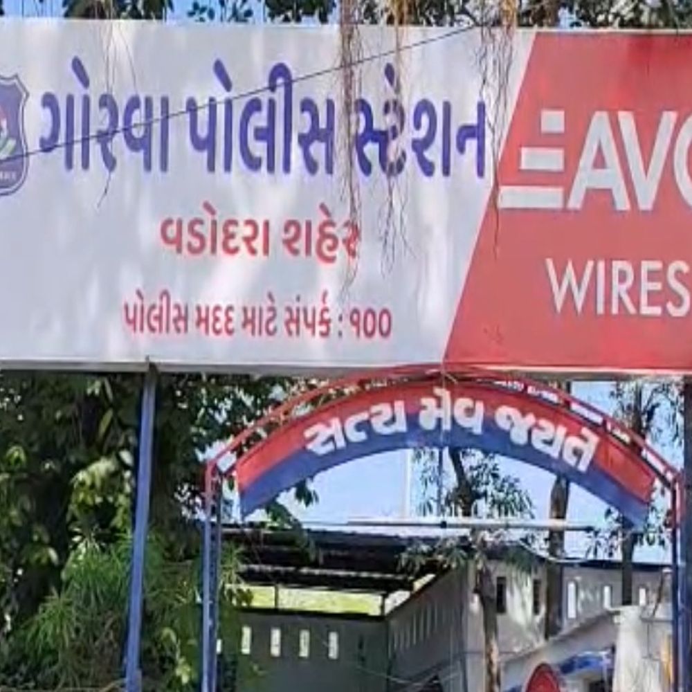 5 કરોડની લોન અપાવવાના બહાને 5 લાખનો ચૂનો:હોસ્પિટલ પર લોન અપાવવાના બહાને છોટાઉદેપુર સિવિલ હોસ્પિટલના ઓર્થોપેડિક સર્જન સાથે છેતરપિંડી