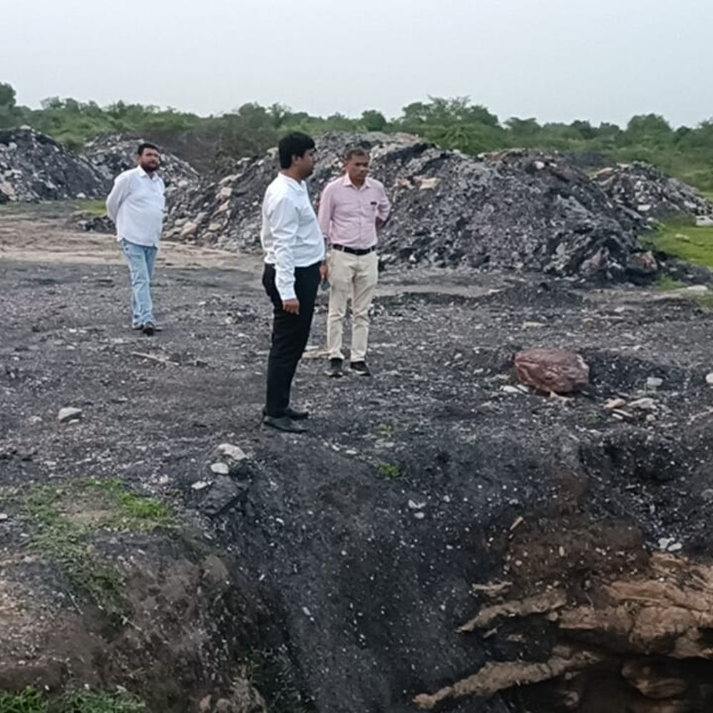 થાનગઢમાં ગેરકાયદેસર કોલસા ખનન રોકવા આકસ્મિક તપાસ:ચોટીલા SDMએ જામવાડી સહિતના વિસ્તારોમાં બંધ કરાયેલા કોલસાના કુવાઓની સ્થળ તપાસ કરી