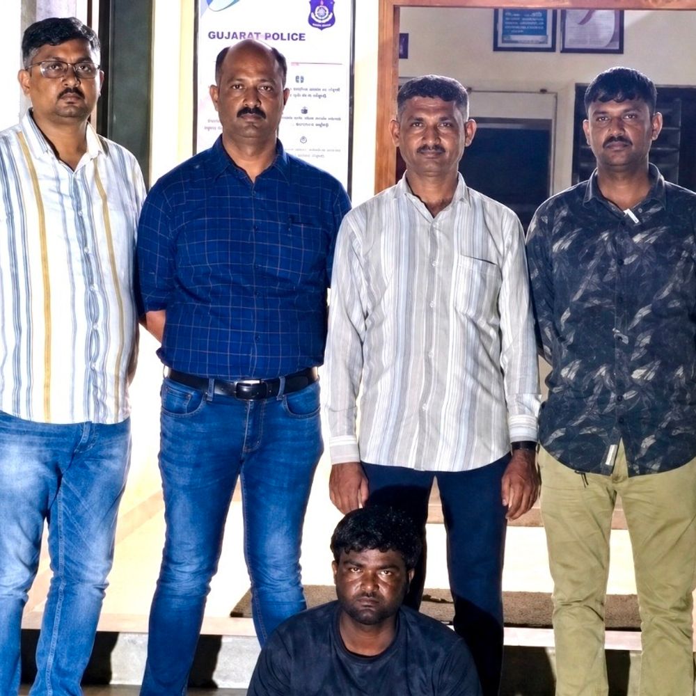 LCB એ વાયોરમાં 20 ટન ભંગાર ઝડપ્યો:આધાર-પુરાવા વગરના ભંગાર સાથે રૂ.39 લાખનો મુદ્દામાલ જપ્ત, એકની અટક
