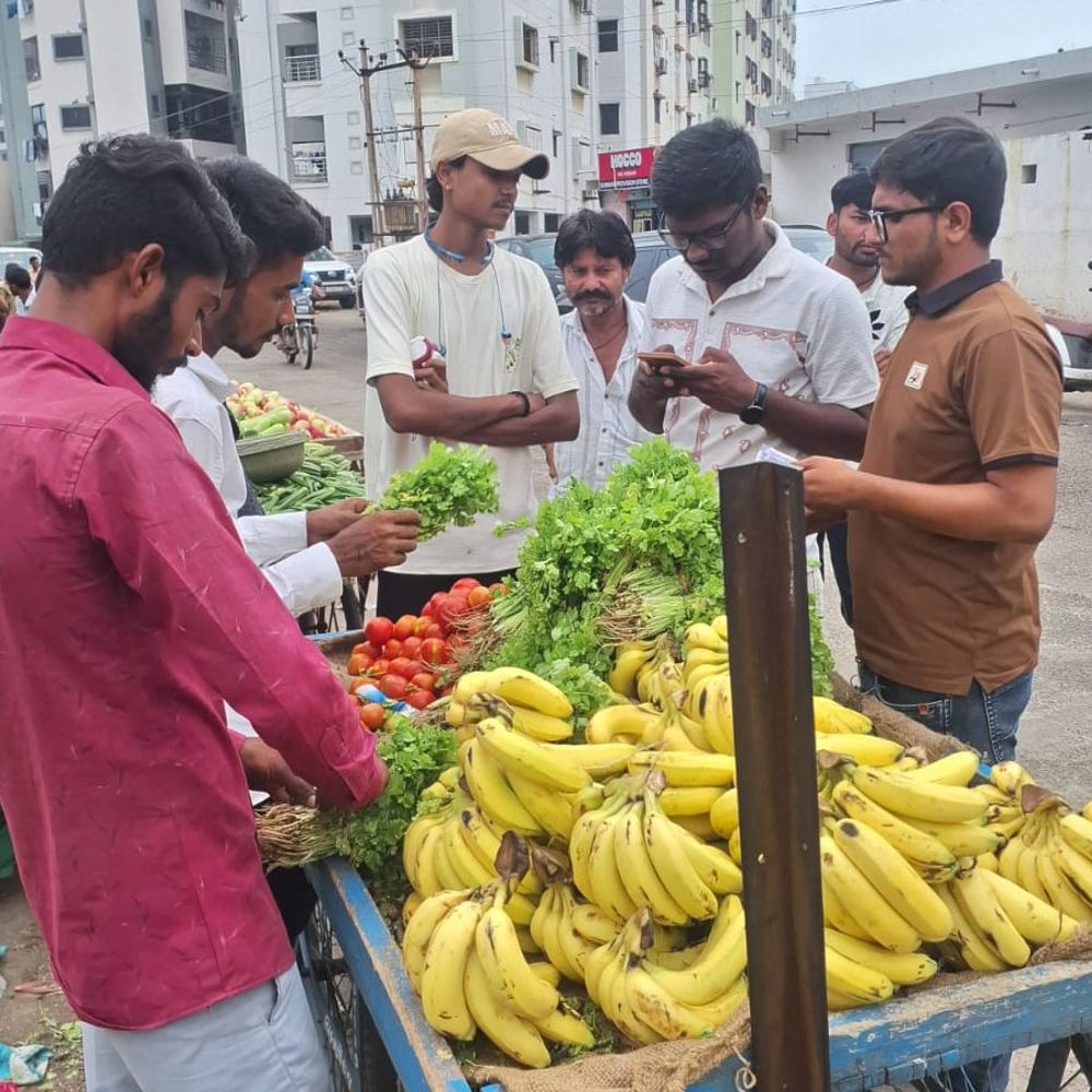 મોરબીમાં અવની ચોકડી પાસે દબાણ હટાવો ઝુંબેશ:11 લારીધારકોને ₹2,200નો દંડ, લારી જપ્ત કરવાની ચેતવણી