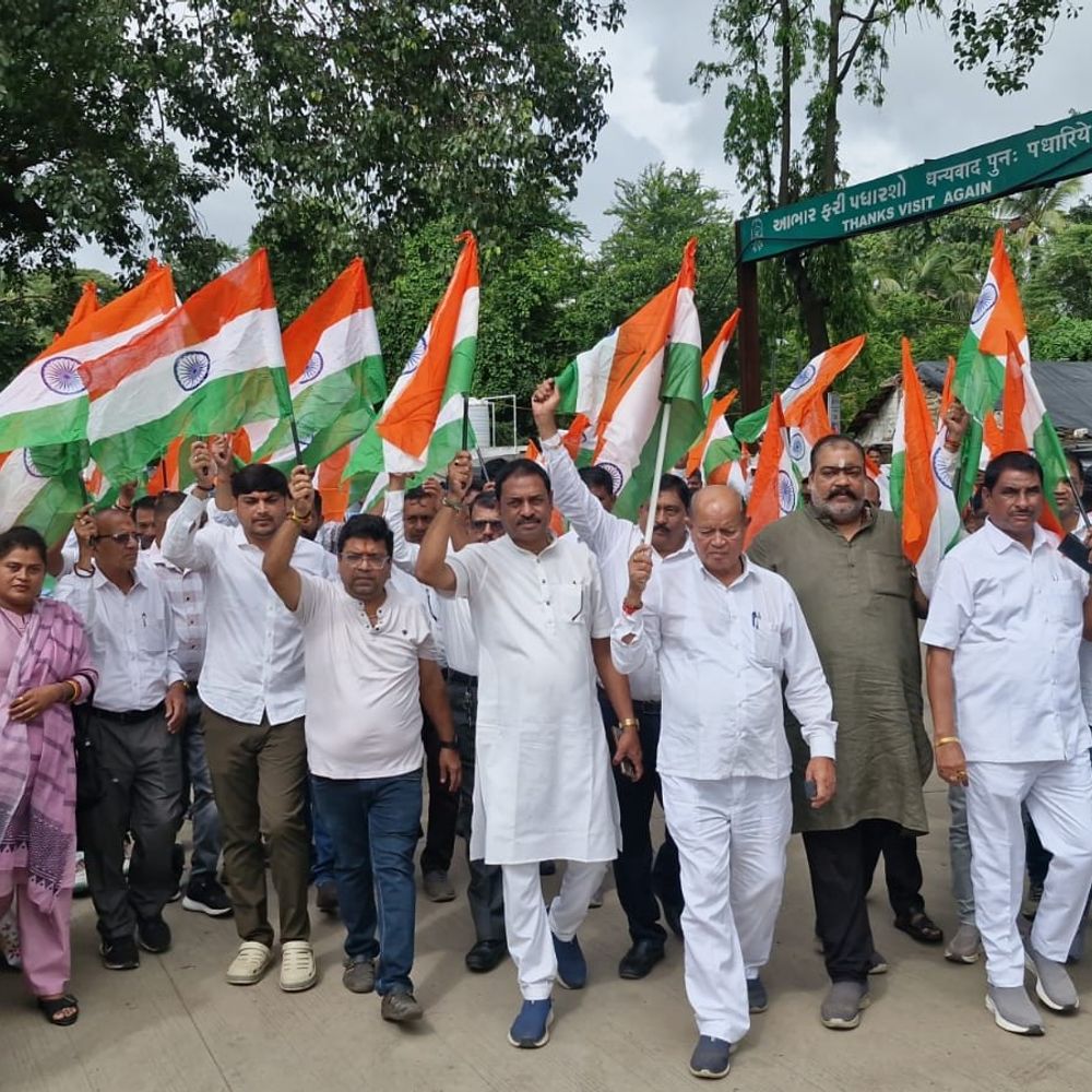 સંજાણમાં ‘હર ઘર તિરંગા’ યાત્રા, મોટી સંખ્યામાં લોકો જોડાયા:ધારાસભ્ય રમણલાલ પાટકરની આગેવાનીમાં દેશભક્તિના નારાથી ગુંજી ઉઠ્યું