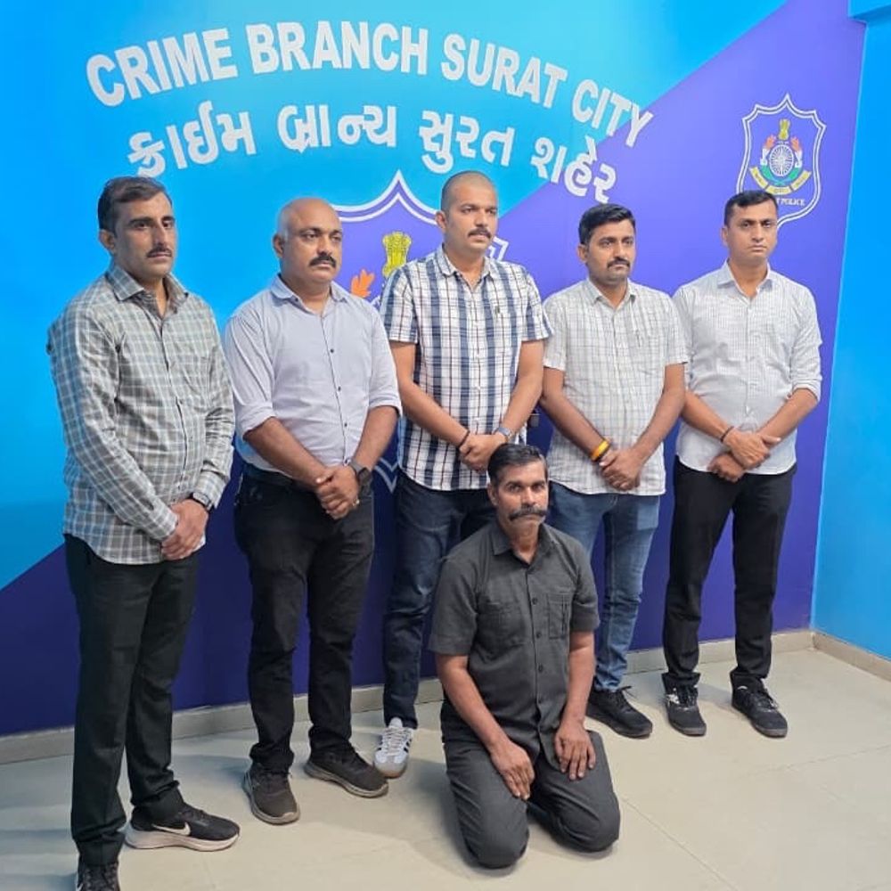 નામ બદલીને 28 વર્ષથી ફરાર ચોર પકડાયો:જે.જે. માર્કેટમાં કાપડ ચોરીના ગુનામાં વોન્ટેડ આરોપી રાજકોટમાં સિક્યુરિટી ગાર્ડ બન્યો હતો