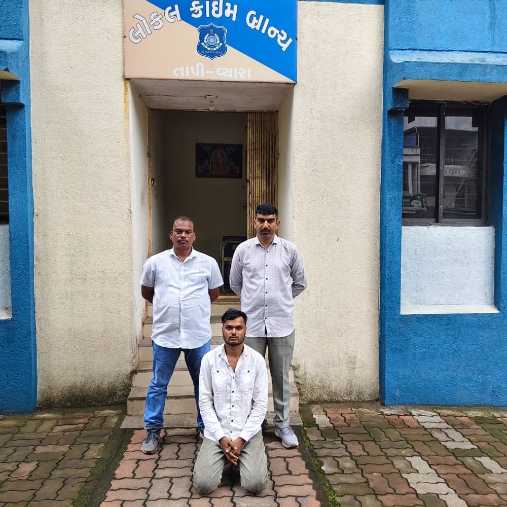 સોનગઢ NDPS કેસનો ફરાર આરોપી ઝડપાયો:તાપી LCBએ કોલસાની આડમાં ગાંજો લાવનારને સુરતથી પકડ્યો