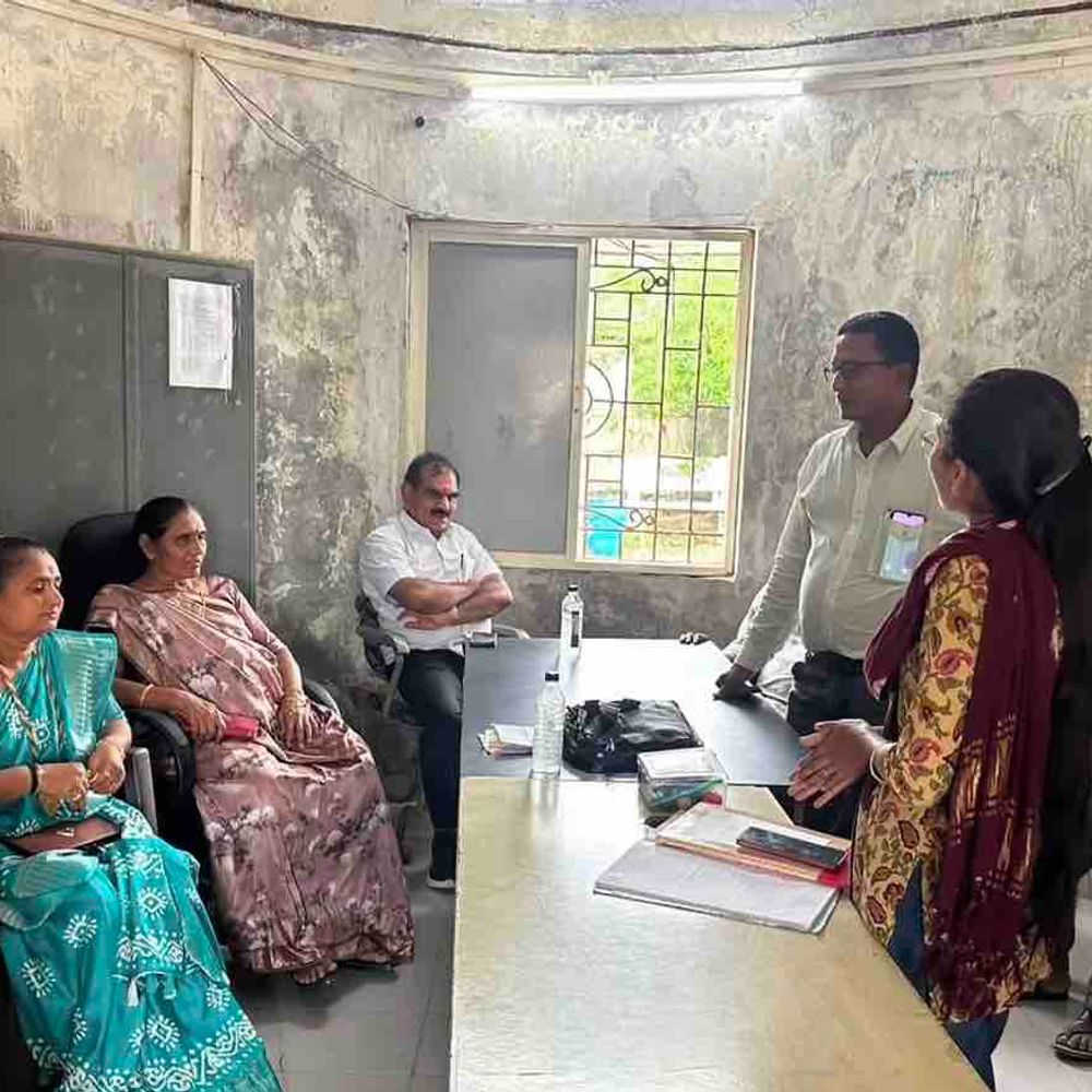 જામજોધપુરના વસંતપુરમાં ગ્રામસભા યોજાઈ:જિલ્લા પંચાયત પ્રમુખ રંજનબેન જીવાણીએ લોકોના પ્રશ્નોને સાંભળ્યા