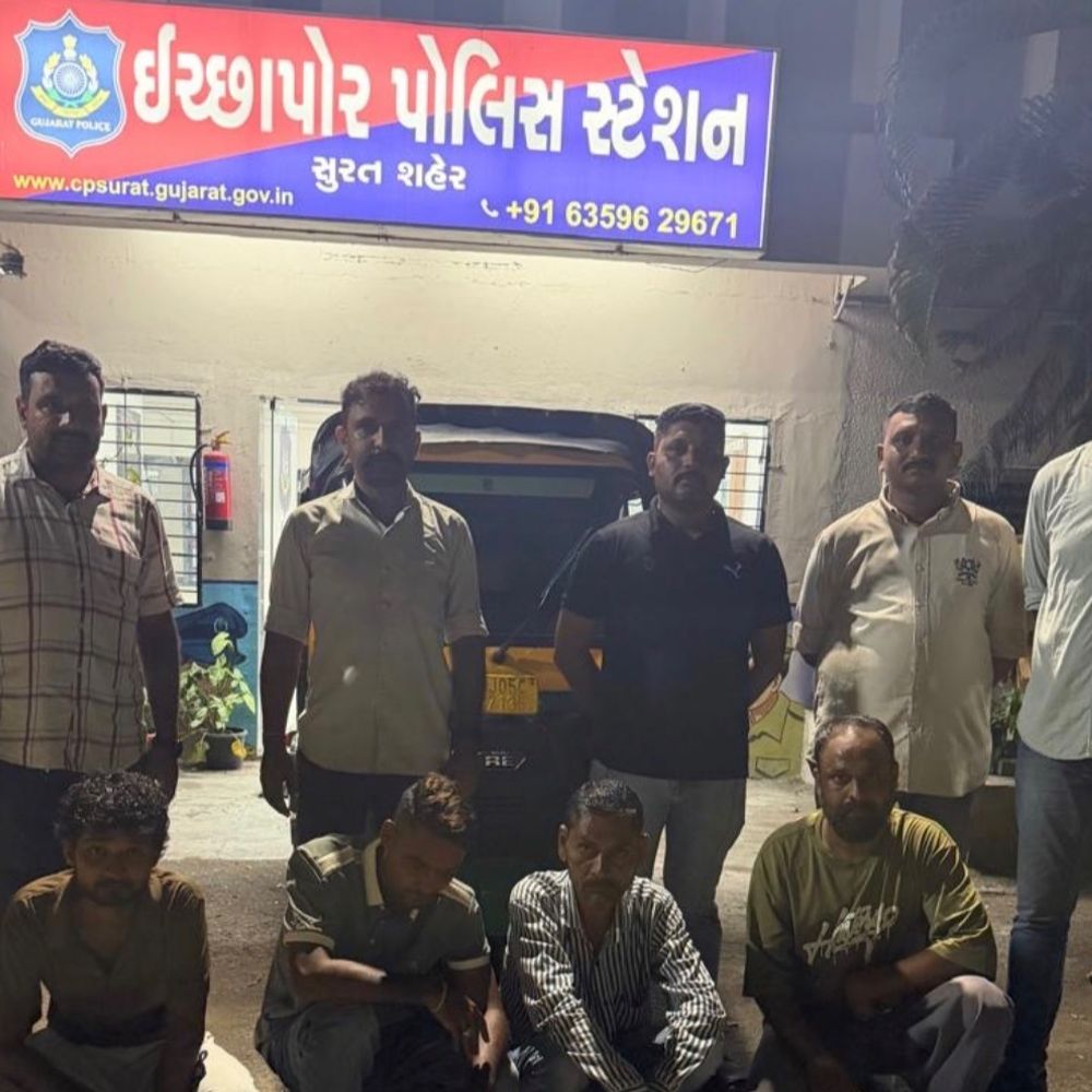 ચાલતી રિક્ષામાં 'ખિસ્સાં કાપતી' ચંડાળ ચોકડી ઝડપાઈ:'આગળ-પાછળ સરખા બેસો' કહીને 25 હજાર સેરવી લેતા, ઇચ્છાપોરમાં કવાસ પાટિયાથી ધડપકડ