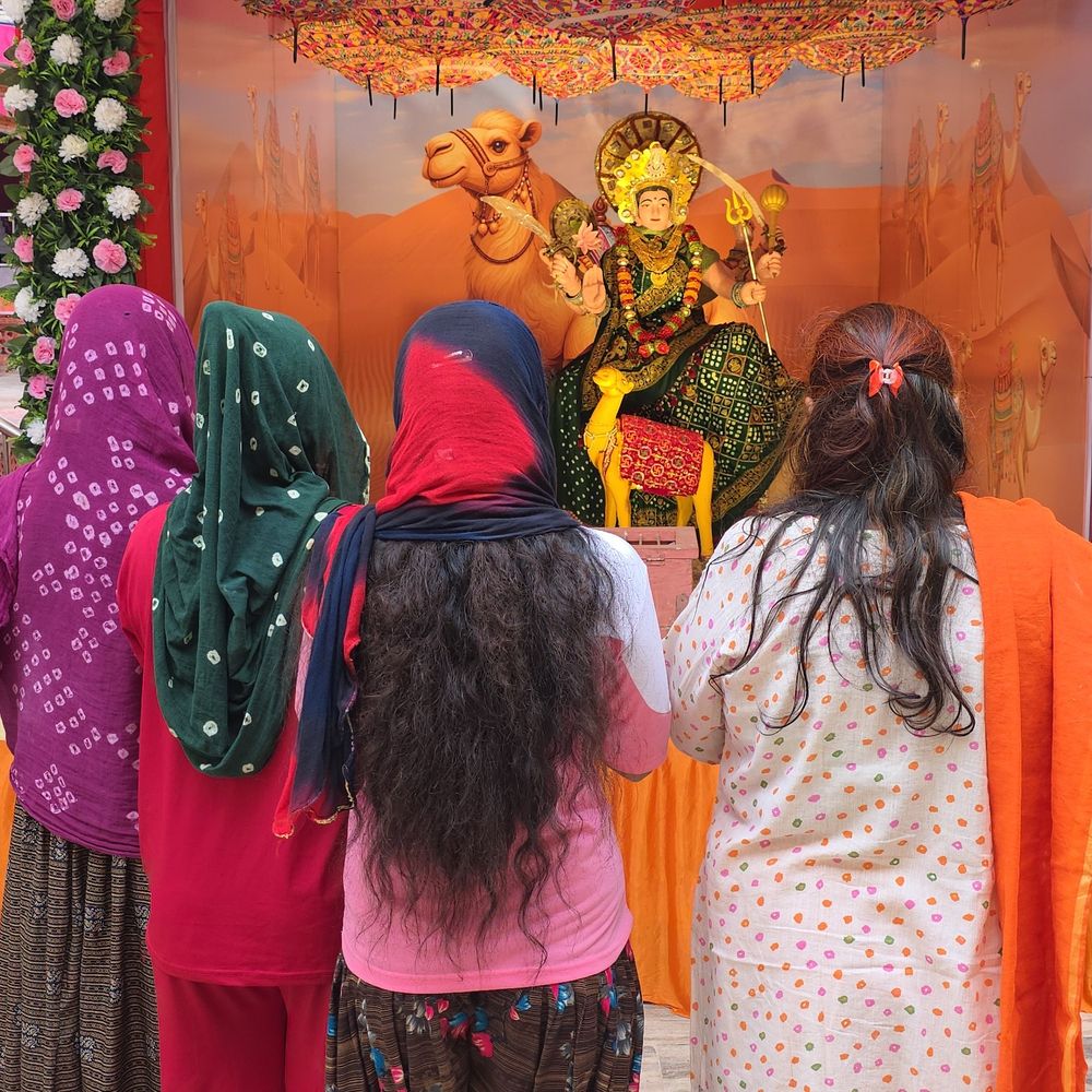 પાટણના દશામાતા શક્તિપીઠ ખાતે દશામાના વ્રતનો પ્રારંભ:વહેલી સવારથી શ્રદ્ધાળુઓની ભીડ જામી, વ્રતધારી મહિલાઓએ દશામાની મૂર્તિનું સ્થાપન કર્યું
