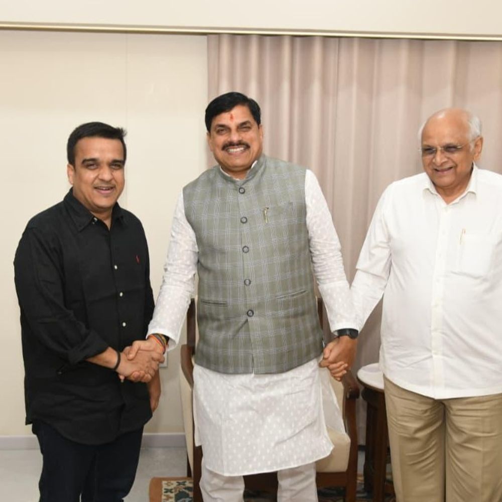 મધ્યપ્રદેશના CM મોહન યાદવની ગાંધીનગરમાં ભૂપેન્દ્ર પટેલ સાથે મુલાકાત:હર્ષ સંઘવી-જયરામ ગામીત પણ જોડાયા