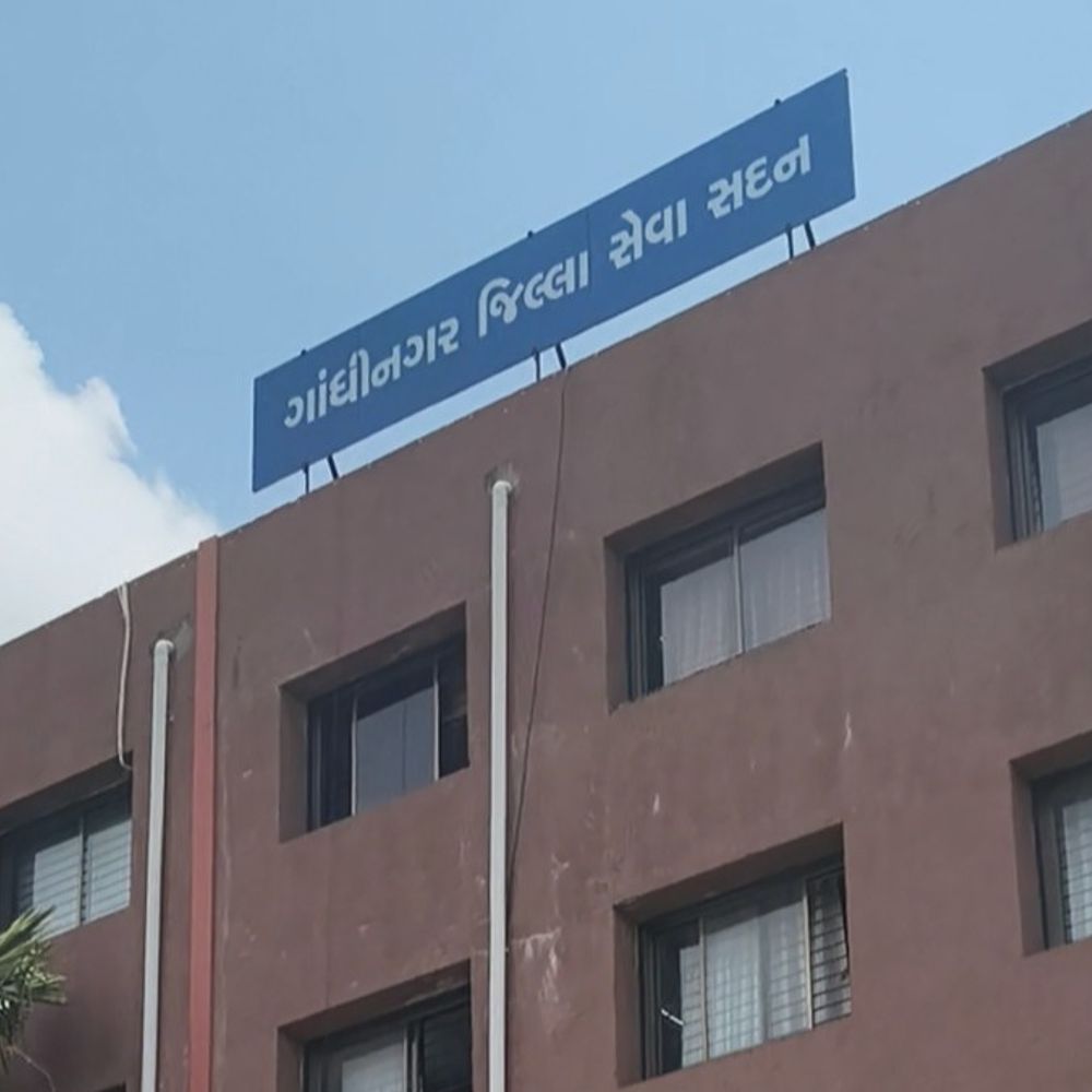 ટ્રાફિક અને અકસ્માતો રોકવા ભારે વાહનો માટે પ્રતિબંધ:ગાંધીનગરના ‘ગ’ અને ‘ખ’ રોડ પર આગામી 6 મહિના સુધી સવારે 6 થી રાત્રે 9 વાગ્યા સુધી નો એન્ટ્રી, વૈકલ્પિક ડાયવર્ઝન રૂટ જાહેર