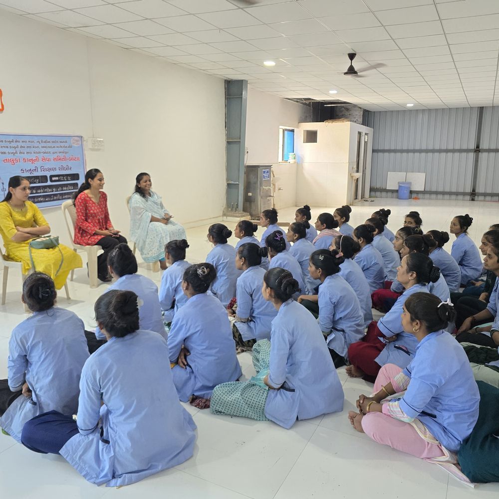 લાઠીદડમાં મહિલાઓ માટે કાયદાકીય જાગૃતિ શિબિર યોજાઈ:તાલુકા કાનૂની સેવા સત્તા મંડળે સ્કાય સ્પિનટેક્ષમાં આયોજન કર્યું
