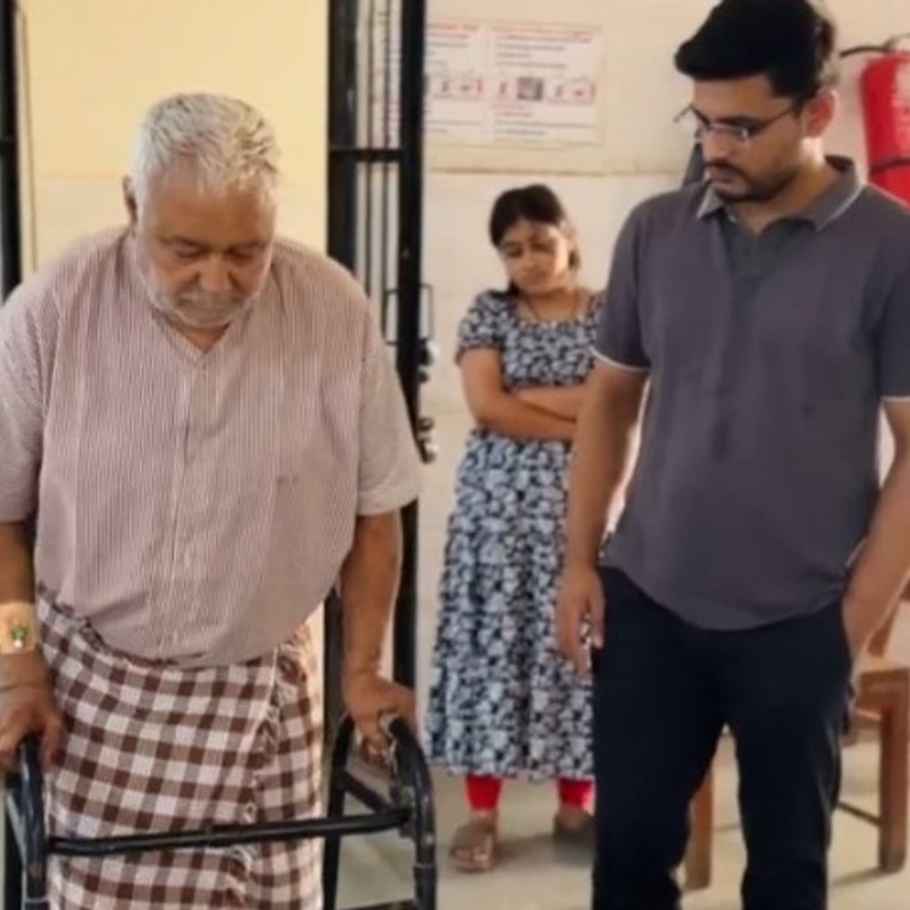સુરેન્દ્રનગર સિવિલ હોસ્પિટલમાં પ્રથમ TKR ઓપરેશન સફળ:મહાત્મા ગાંધી સ્મારક જનરલ હોસ્પિટલમાં 62 વર્ષીય દર્દીના ઘૂંટણ બદલાયા