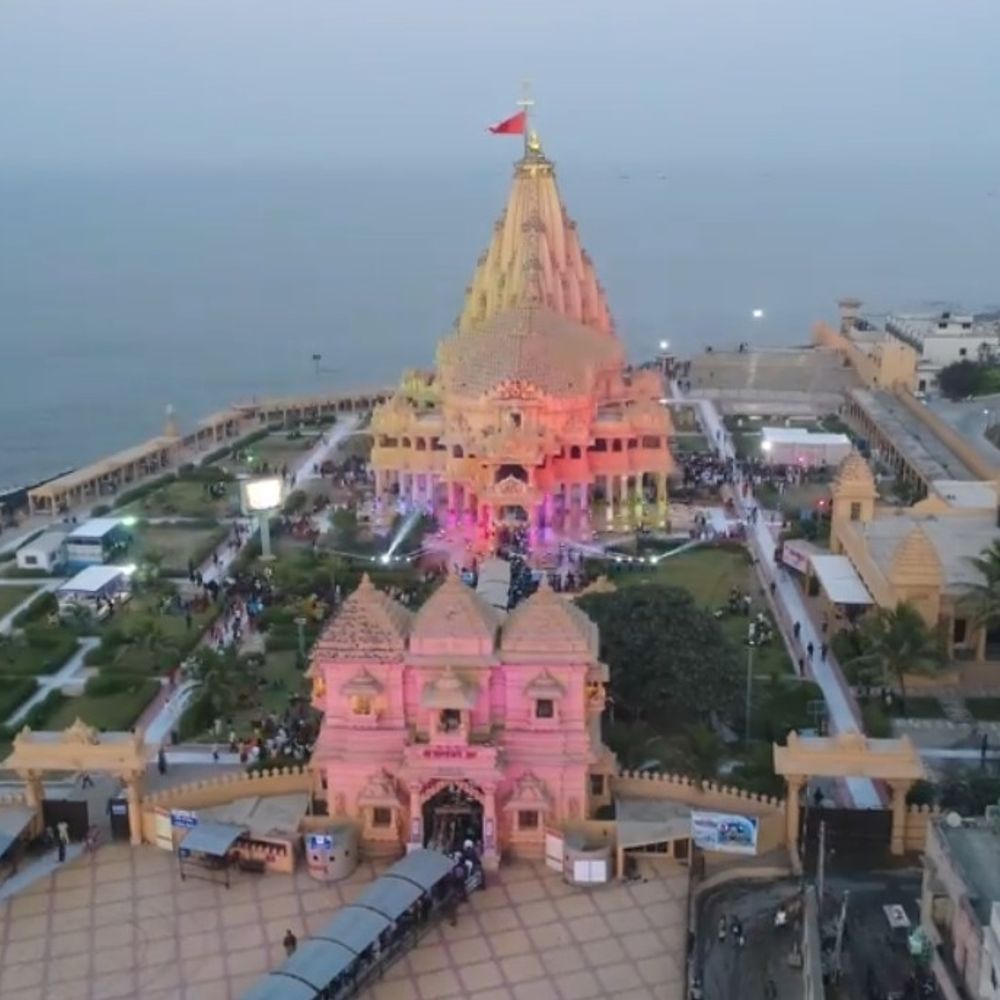 આવતીકાલથી શ્રાવણ માસનો પ્રારંભ, સોમનાથમાં સુરક્ષામાં એક હજાર સુરક્ષાકર્મી:2 DySP, 16 PI સહિત 450 પોલીસજવાન ખડેપગે રહેશે; ભીડ નિયંત્રણ માટે ડ્રોન, QRT, માઉન્ટેડ પોલીસ