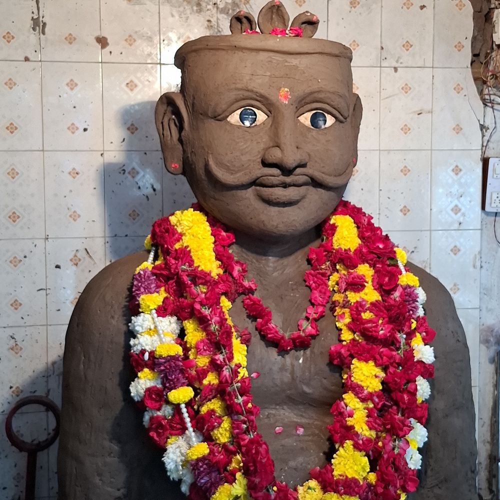 ભરૂચમાં અષાઢ વદ અમાસે મેઘરાજાની પ્રતિમા સ્થાપિત કરાઈ:વર્ષો જૂની પરંપરા મુજબ એક જ રાતમાં પ્રતિમા તૈયાર કરાઈ