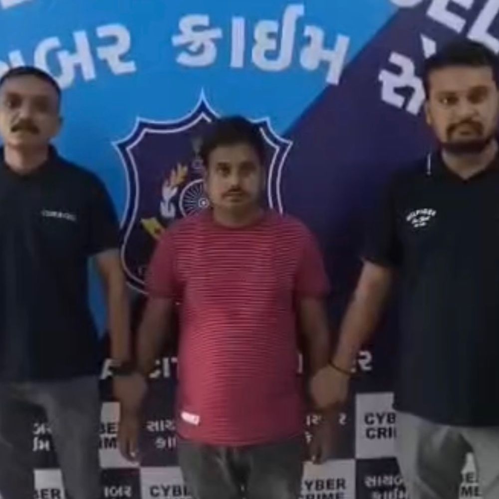જામતારા ગેંગનો વહીવટ સંભાળતો સાગરીત ઝડપાયો:RTO ચલણના નામે ફોન હેક કરી 5.02 લાખ પડાવ્યા, ઝારખંડના 26 વર્ષીય વેલ્ડીંગ દુકાનદારની સાબરમતી જેલમાંથી ધરપકડ