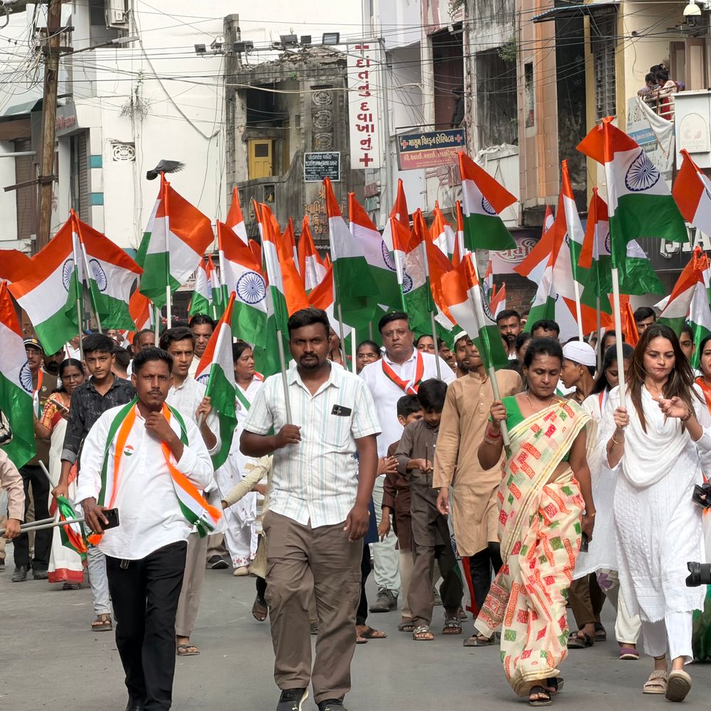 ગોધરામાં સ્વતંત્રતા સપ્તાહ નિમિત્તે ભવ્ય તિરંગા રેલી:મંત્રીઓ, અધિકારીઓ અને વિદ્યાર્થીઓ મોટી સંખ્યામાં જોડાયા