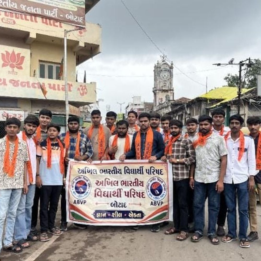 ઝારખંડ લાઠીચાર્જ વિરોધમાં બોટાદમાં ABVPનું રસ્તા રોકો આંદોલન:વિદ્યાર્થીઓ પર પોલીસ કાર્યવાહી સામે ઉગ્ર વિરોધ નોંધાવ્યો