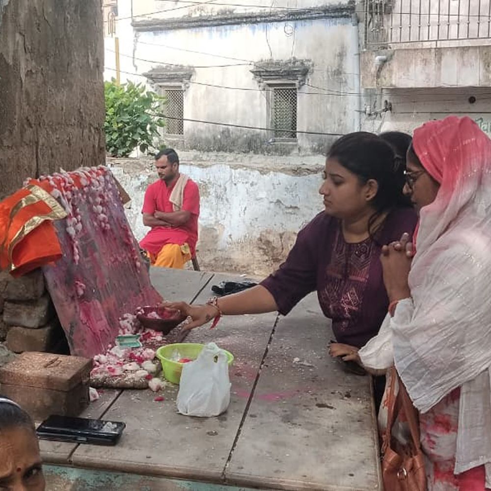 જામનગરમાં દીવાસાના જાગરણમાં પરિણીતા બહેનોએ અખંડ સૌભાગ્ય માટે નિભાવી પરંપરા