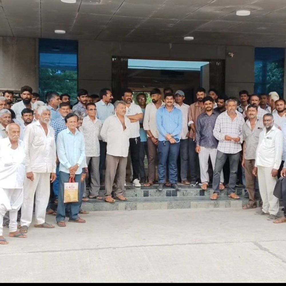 8 ગામના ખેડૂતોની કલેક્ટરને રજૂઆત:હાઈવે જમીન સંપાદન સામે 4 ગણું વળતર અને રી-સર્વેની માંગ