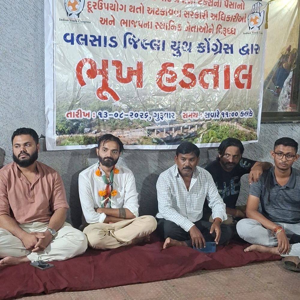 વલસાડમાં વશિયર-નનકવાડા બ્રિજ વિવાદે પકડ્યો રાજકીય રંગ:ડિટેન્શન બાદ કોંગ્રેસ કાર્યાલયે ફરી આમરણાંત ઉપવાસ, દોઢ વર્ષથી ચાલી રહેલા વિવાદ વચ્ચે યુથ કોંગ્રેસનું આંદોલન