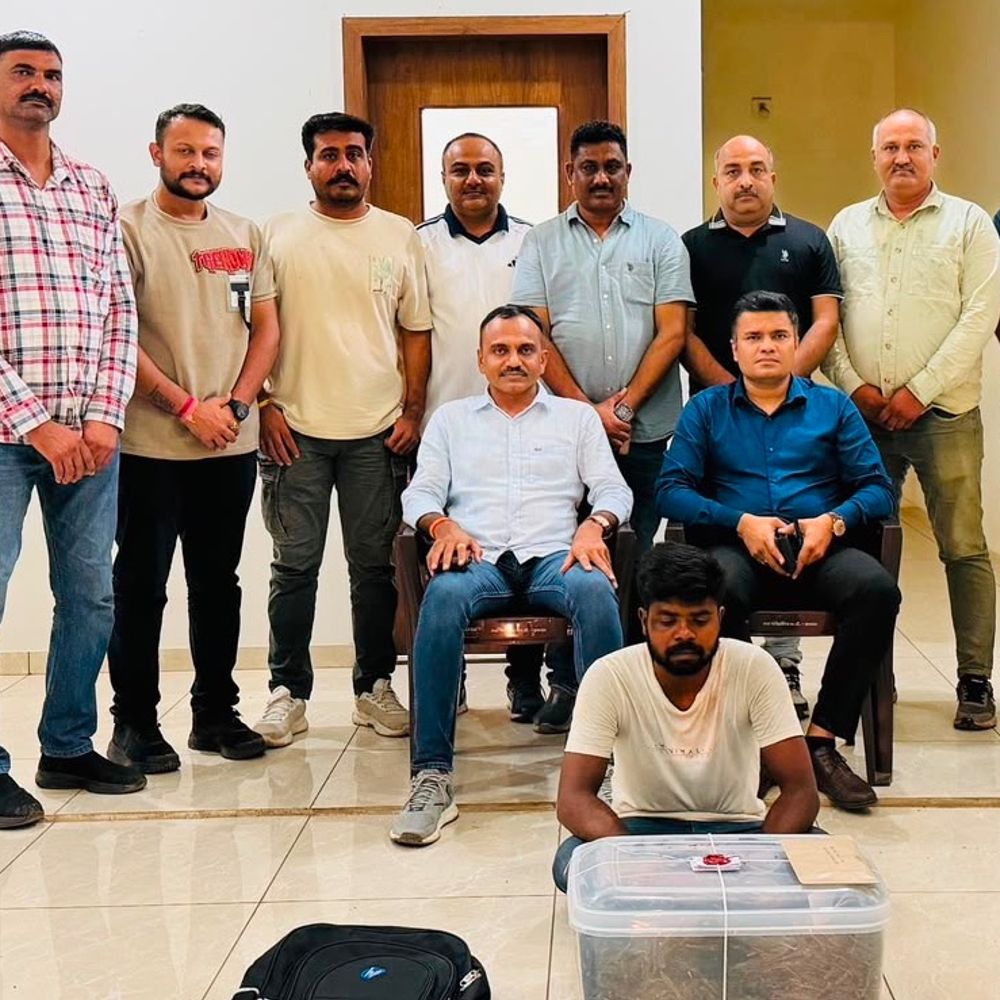 બિહારથી ચોથી ખેપ મારી હોવાનું આવ્યું સામે:રાજકોટ SOGએ 9.900 કિલો ગાંજા સાથે એકની ધરપકડ કરી રીસીવરની શોધખોળ હાથ ધરી