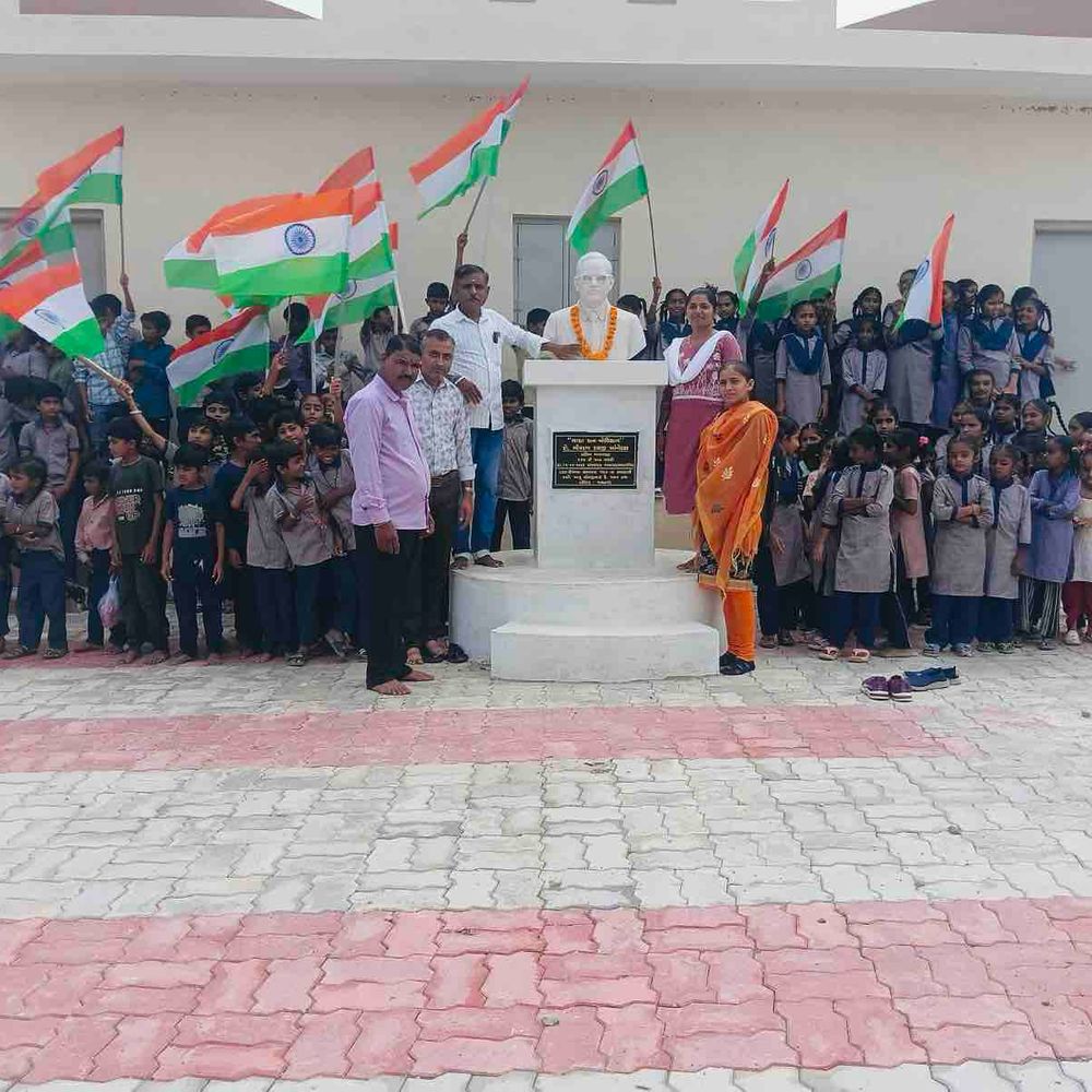 ખડ ખંભાળિયામાં 'હર ઘર તિરંગા' યાત્રા યોજાઈ:ગ્રામજનો, બાળકો અને અધિકારીઓ દેશભક્તિના રંગે રંગાયા