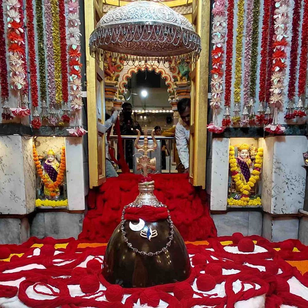 શ્રાવણના પ્રથમ દિવસે કાશી વિશ્વનાથ મંદિરે વિશેષ શ્રૃંગાર દર્શન:જામનગરના મહાદેવ મંદિરે ભક્તોએ દર્શનનો લાભ લીધો