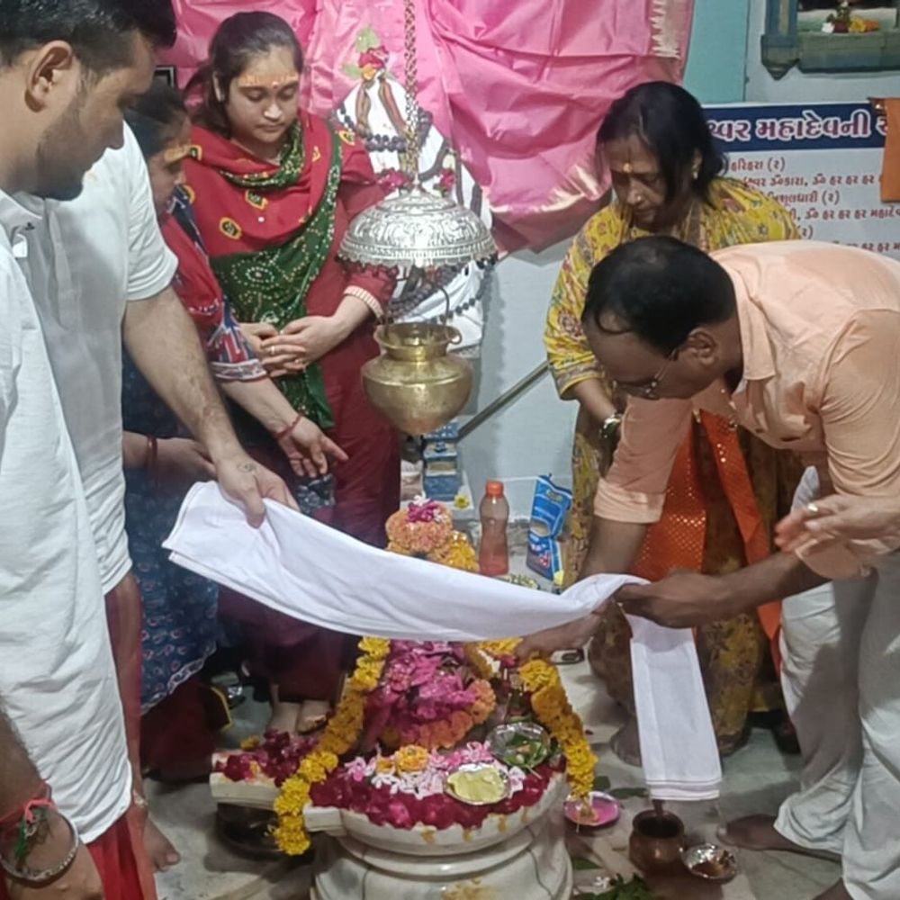 પાટણમાં શિવાલયોમાં હર હર ભોલેના નાદ ગુંજ્યા:પવિત્ર શ્રાવણ માસનો શુભારંભ; ભક્તોએ વિશેષ પૂજાભિષેક વિધિ કરી