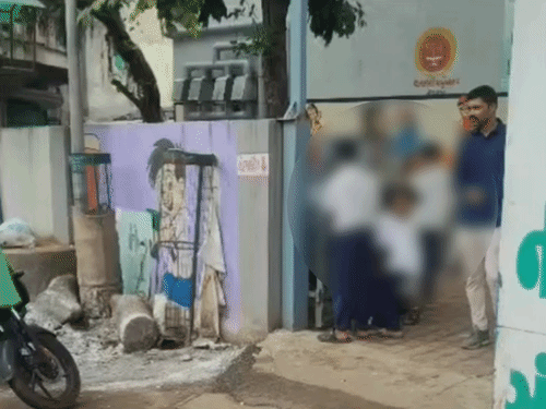 અમદાવાદની નારોલ ગુજરાતી શાળા ફરી વિવાદમાં: બાળમજૂરી કરાવતો વીડિયો વાયરલ