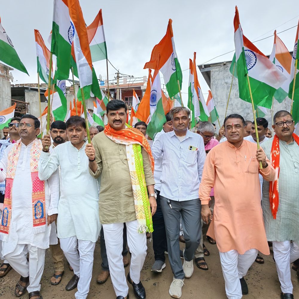 આદરિયાણામાં હર ઘર તિરંગા અભિયાન હેઠળ યાત્રા:ભાજપના નેતાઓ, વિદ્યાર્થીઓ અને ગ્રામજનો મોટી સંખ્યામાં જોડાયા