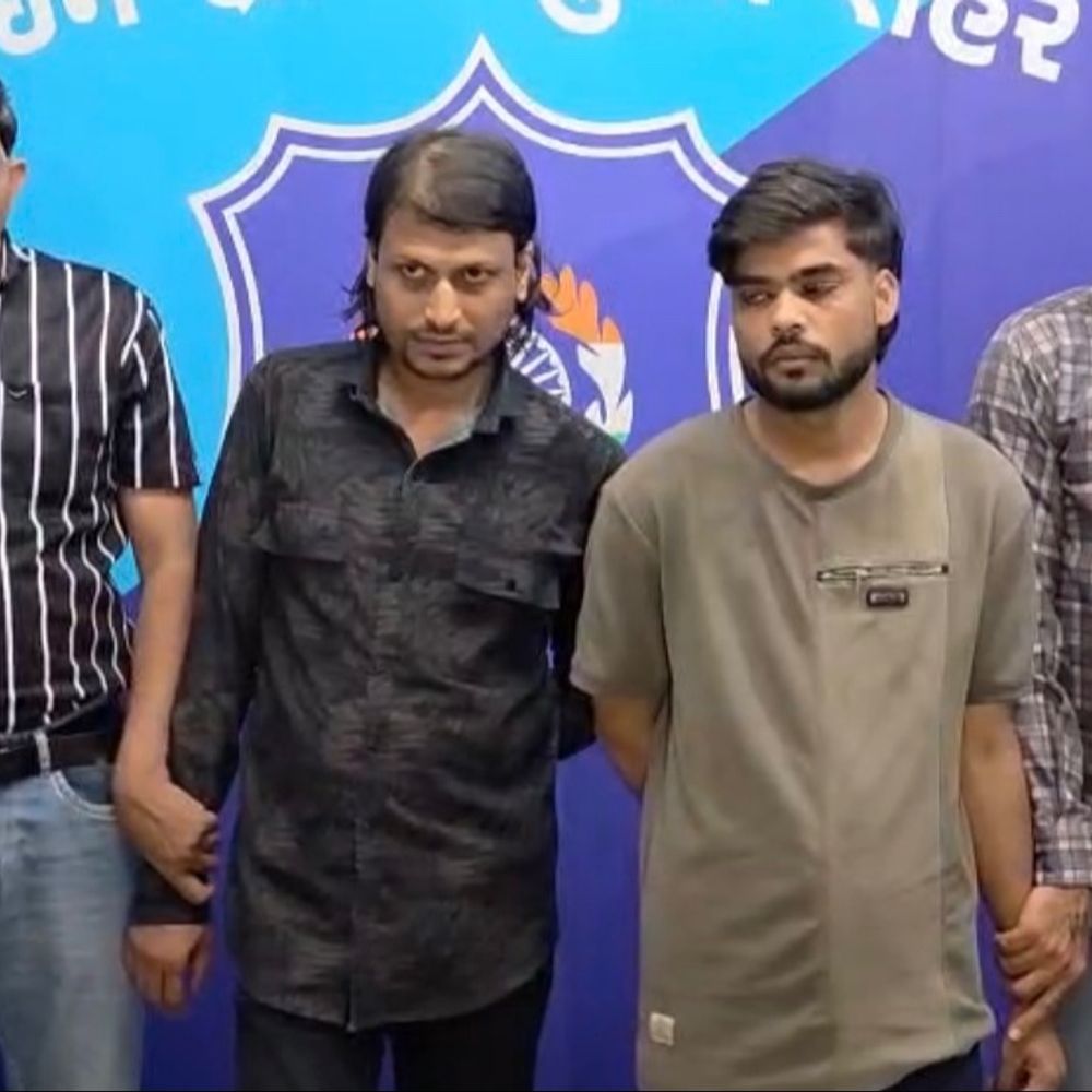 કમિશનની લાલચે મુંબઈથી લાવ્યો 53 ગ્રામ MD ડ્રગ્સ:બાંદ્રાથી ટ્રેનમાં નવસારી ઉતરી સુરતમાં ડીલેવરી આપે તે પહેલા જ પેડ્લર બિલ્લા પકડાયો