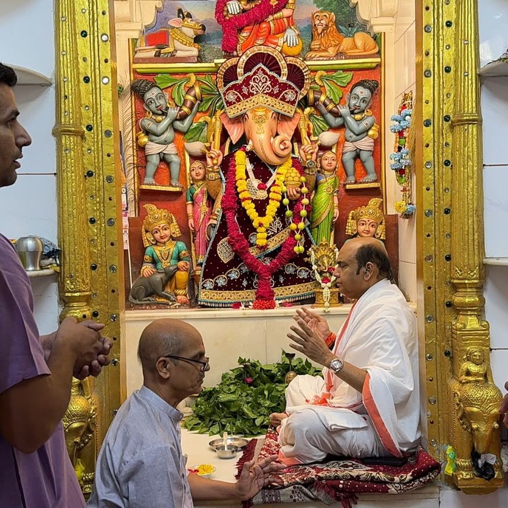 વડતાલ ધામમાં શ્રાવણ માસના ભક્તિ પર્વનો દિવ્ય પ્રારંભ:આચાર્ય રાકેશપ્રસાદજી મહારાજના હસ્તે પૂજન અને 22 લાખ તુલસીપત્રોનું સમર્પણ
