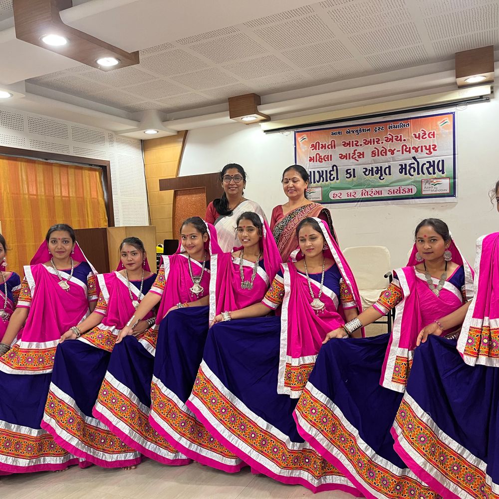 વિજાપુર કોલેજમાં 'હર ઘર તિરંગા' અભિયાન ઉજવાયું:વંદે માતરમ ગાન, ગીત સ્પર્ધા અને સાંસ્કૃતિક કાર્યક્રમો યોજાયા