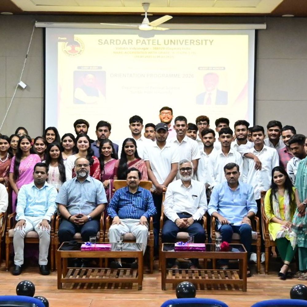 સરદાર પટેલ યુનિવર્સિટીમાં ઓરિએન્ટેશન, ફ્રેશર્સ પાર્ટી યોજાઈ:રાજ્યશાસ્ત્ર વિભાગને પ્રથમ ગોલ્ડ મેડલ માટે દાન મળ્યું