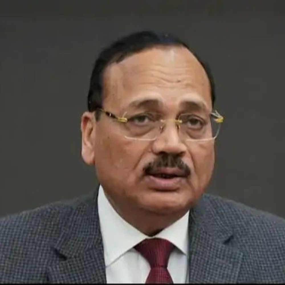 હૈદરાબાદ યુનિવર્સિટી વિવાદ પર CJI બોલ્યા-આ વિદ્યાર્થીઓ અને મારો મામલો:બાર કાઉન્સિલ દખલ દેનાર કોણ; જસ્ટિસ સૂર્યકાંતના વિરોધ પર એનરોલમેન્ટ રોકવા કહ્યું હતું
