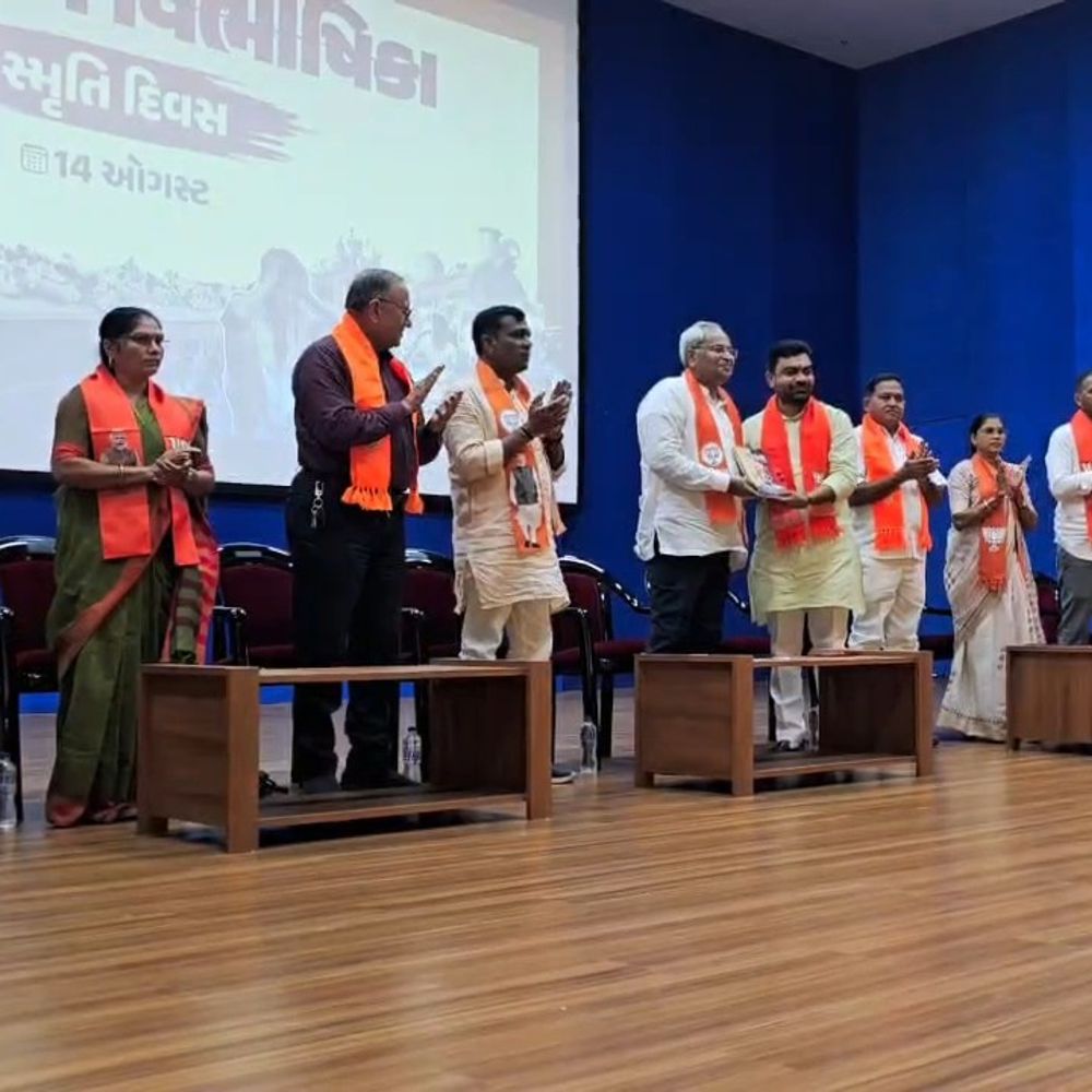 તાપી ભાજપે 'વિભાજન વિભીષિકા સ્મૃતિ દિવસ' ઉજવ્યો:બાલકૃષ્ણ શુક્લાએ ભાગલાના બલિદાનોને યાદ કર્યા, મોટી સંખ્યામાં નેતાઓ-કાર્યકરો ઉપસ્થિત રહ્યા